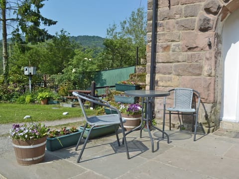 Relaxing sitting-out-area | Shire Cottage - Leashaw Farm, Whatstandwell, near Matlock