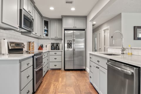 Fully stocked kitchen to meet all of your culinary needs.