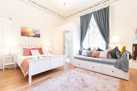 Beautiful Bright Georgian Apartment free WIFI Condo in Dublin