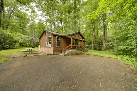 Maggie Valley Vacation Rental | 730 Sq Ft | 2BR | 2BA | Stairs Required