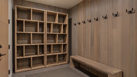 Lower level mudroom and entryway