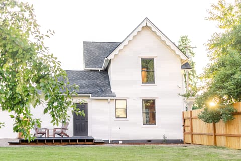 Huge fully fenced private back yard.