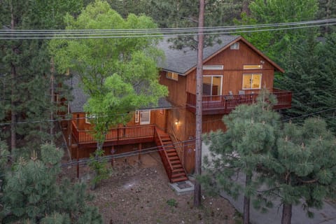 Nestled next to Summit Ridge Resort. Perfect retreat awaits