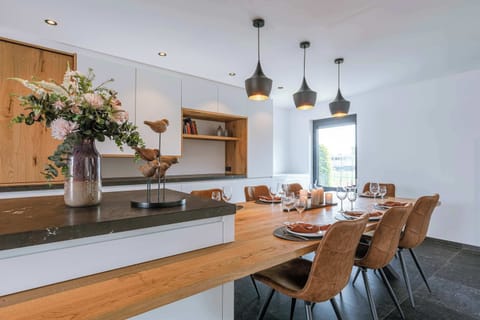 Spacious installed kitchen
