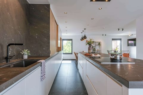 Spacious installed kitchen