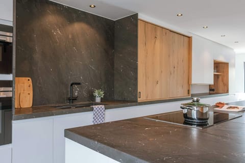 Spacious installed kitchen