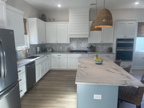 Island for Entertaining!