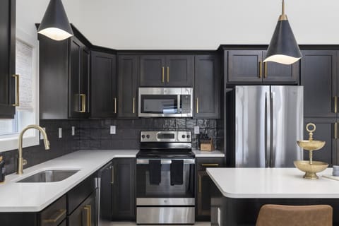 Fully stocked kitchen!