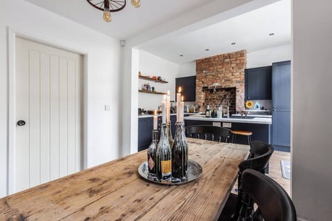 Dining Area - perfect for a night in with a home-cooked meal.
Imagine yourself having a small dinner party here with close friends or family and good conversation
