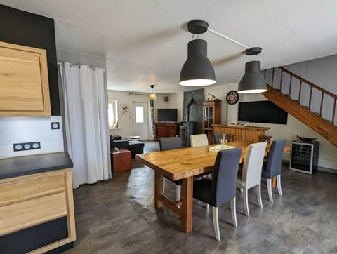 Salle à manger vue 1