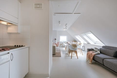 Light-filled living and sitting space