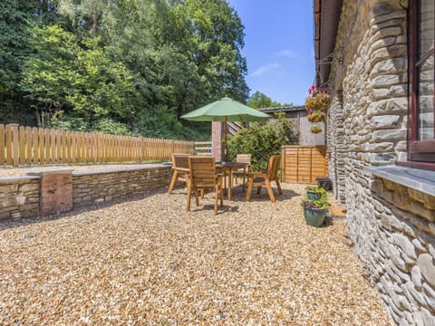 Sitting-out-area | Y Beudy, Capel Bangor, near Aberystwyth