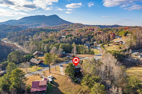 Located in a convenient location, just 15 mins to Dollywood