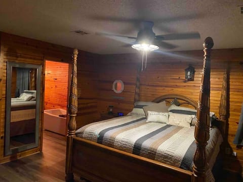 4 bedrooms, desk, iron/ironing board, travel crib