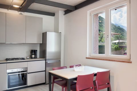 d9b0efe2-a741-4445-9f35-efee46c7d44b