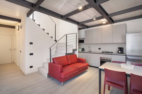 0799d748-e40e-469e-88d4-a2a493a10aa1