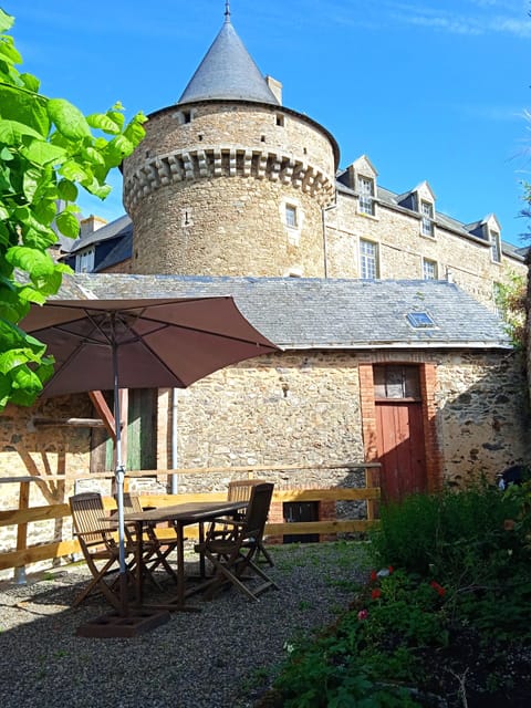 private courtyard garden - no-one else !