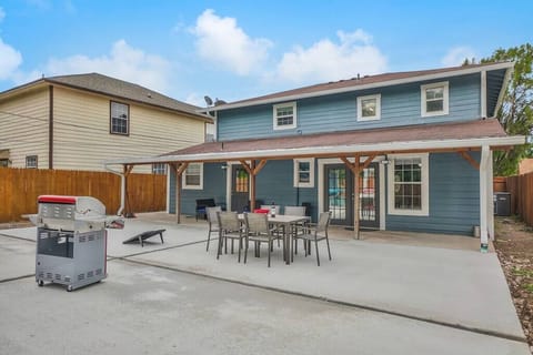 Backyard with dining furniture (1)