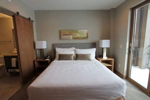 King bed in 1 bedroom suite