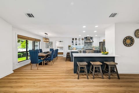 Home cooks can stay close to all the action as they whip up a delicious dinner and serve it on the dining table (seating 8) steps away.