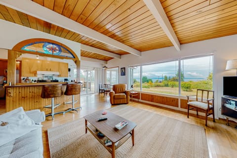 Serenity at the Sound | House in Coupeville with ocean views, fireplace, firepit House in Greenbank