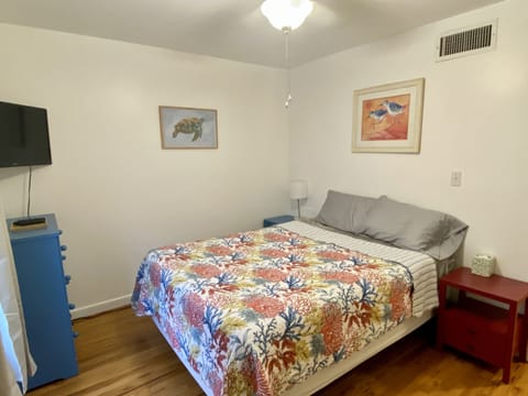 2 bedrooms, iron/ironing board, travel crib, free WiFi