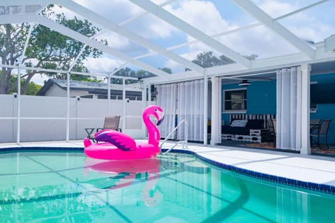 Screened-In Lanai Heated Pool with Pool Toys/Floats and Pool Beer Pong