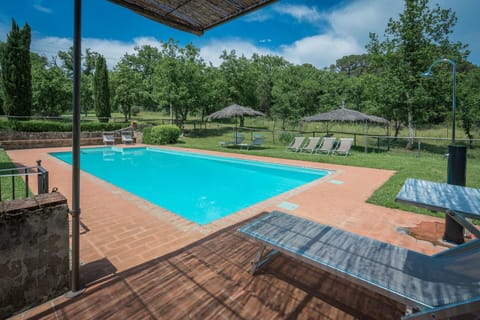 Amenities, Autumn, Building Exterior, Garden, Pool, Spring, Summer