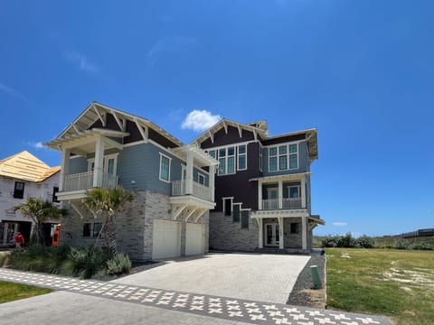 BEACH FRONT HOUSE WITH ELEVATOR AND UNOBSTRUCTED OCEAN VIEWS.