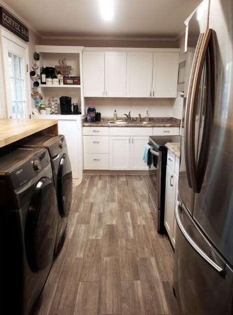 Full Kitchen and Washer & Dryer