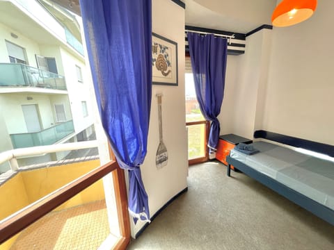 4 bedrooms, iron/ironing board, WiFi