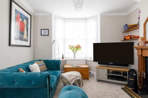 After a busy day exploring the city or visiting the coast, retire to the cosy lounge and enjoy a favourite show or film on the Smart TV with Virgin box. Enjoy Sky Cinema and Sky Sports, among much more.