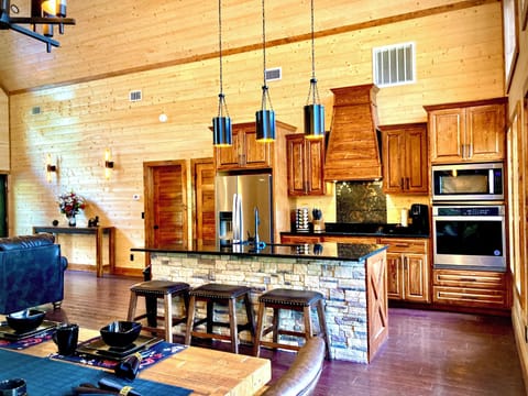 Fully equip kitchen, farmhouse sink, granite counter tops & quality appliances