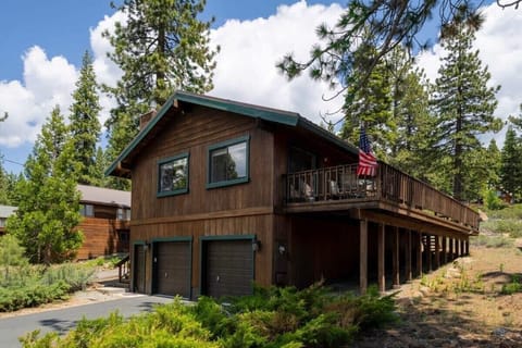 This classic Tahoe home is just a minute away from the sandy beaches of Lake Tahoe and within a 20-minute drive of three major ski areas.