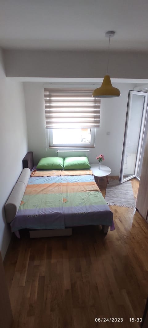 2 bedrooms, desk, iron/ironing board, WiFi