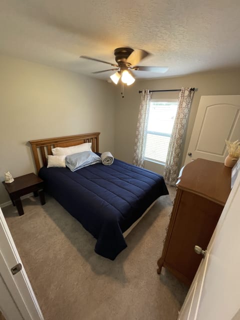 3 bedrooms, in-room safe, desk, iron/ironing board