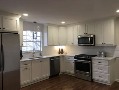 Oven, stovetop, coffee/tea maker, dining tables