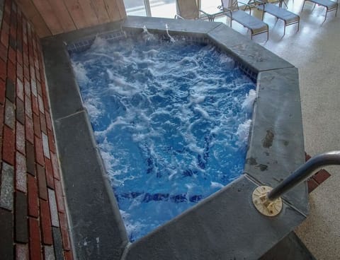 Indoor spa tub