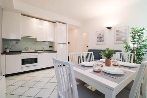 Kitchen and dining table