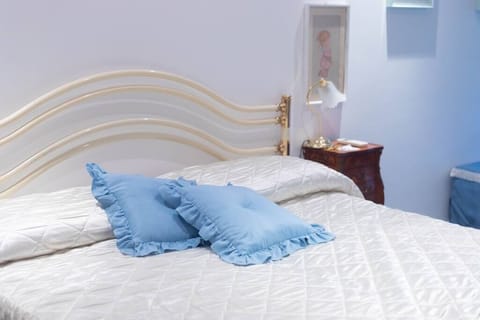 2 bedrooms, bed sheets