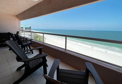 Another view of the beach from the spacious 14th floor balcony. - Another view of the beach from the spacious 14th floor balcony. Talk about paradise!