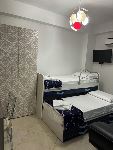 2 bedrooms, in-room safe, iron/ironing board, free WiFi