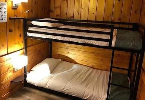 1 bedroom, internet, bed sheets