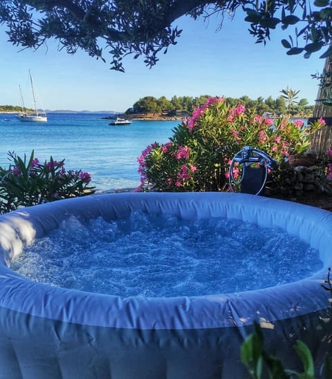 Outdoor spa tub