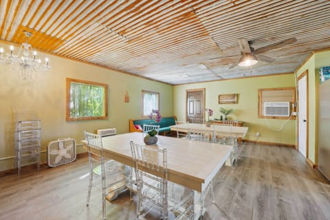 Dining Area | Dining Table | Dishware/Flatware