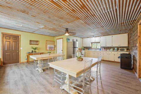 Omaha Vacation Rental | 3BR | 2BA | 1,500 Sq Ft | 6 Exterior Steps Required