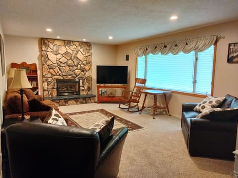 Living Room  (There is a single size pull out mattress in love seat)