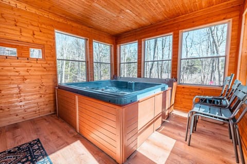 Indoor spa tub