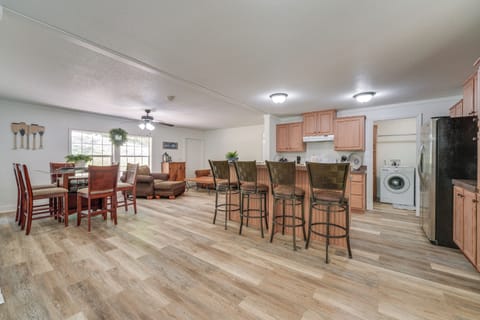 Dining Area | Dishware Provided