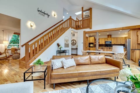 "The big functional kitchen, cozy bedrooms, gorgeous views, and large social spaces made our family gathering a wonderful experience! " - Laura